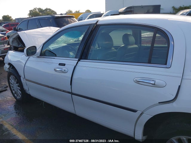 2005 LINCOLN TOWN CAR SIGNATURE LIMITED VIN: 1LNHM82W55Y666086