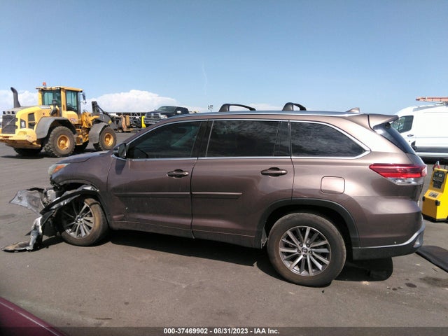 2017 TOYOTA HIGHLANDER XLE VIN: 5TDKZRFH3HS208284