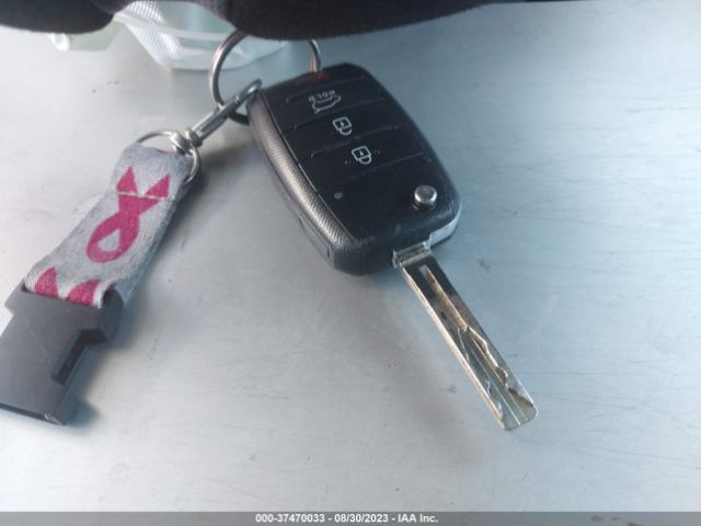 KNDJN2A21H7477931 KIA Soul Base