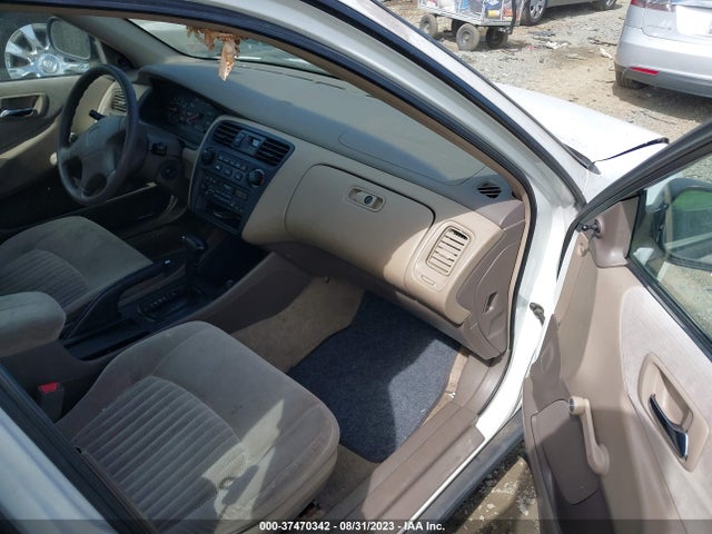 1998 HONDA ACCORD SDN DX VIN: 1HGCF8645WA011228