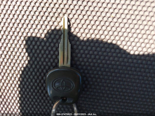 2001 TOYOTA MR2 SPYDER VIN: JTDFR320410028187
