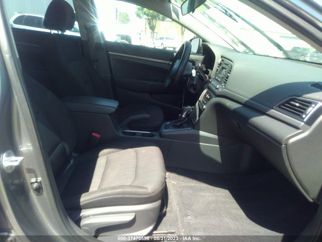 Hyundai ELANTRA SE 2018 5NPD74LF1JH270038 Image 11