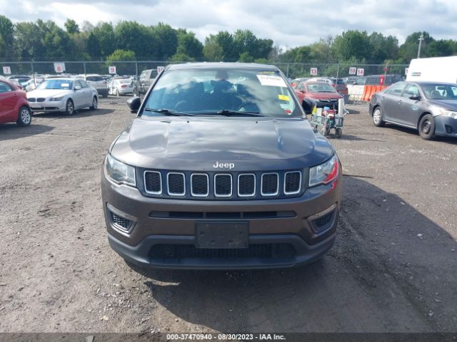 3C4NJDAB2JT137987 Jeep Compass Sport