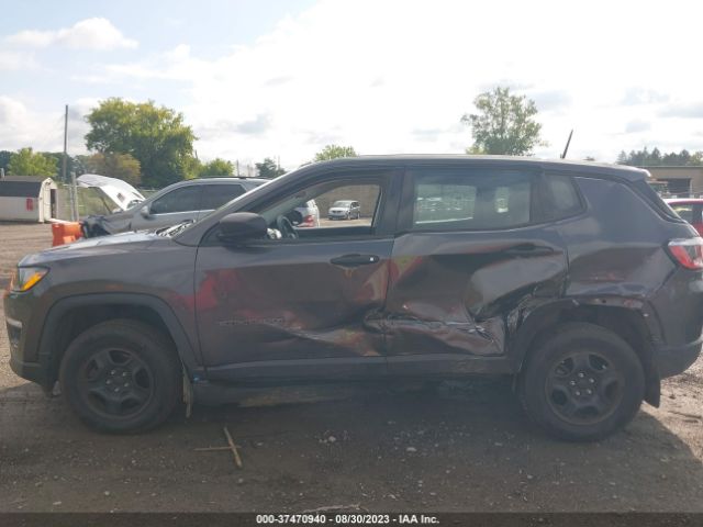 3C4NJDAB2JT137987 Jeep Compass Sport