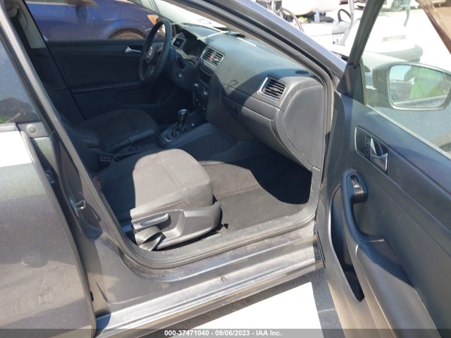 3VW2K7AJXEM331687 Volkswagen Jetta Sedan S