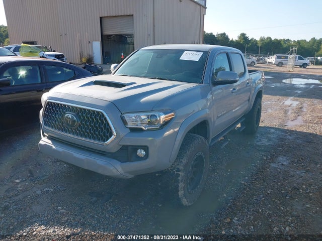 Toyota Tacoma 2018 5TFCZ5AN0JX162360 Image 2