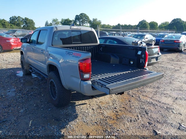 Toyota Tacoma 2018 5TFCZ5AN0JX162360 Image 3