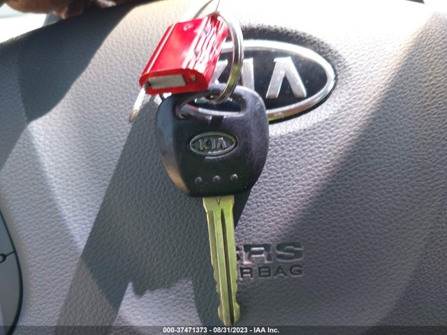 2006 KIA SEDONA LX/EX VIN: KNDMB233566067616