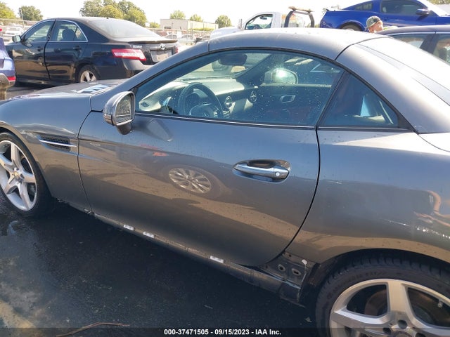2016 Mercedes-Benz SLK-Class, VIN: WDDPK5HA6GF121082