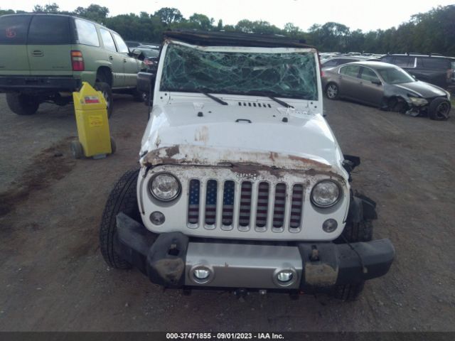 1C4AJWBG8HL755566 Jeep Wrangler Sahara