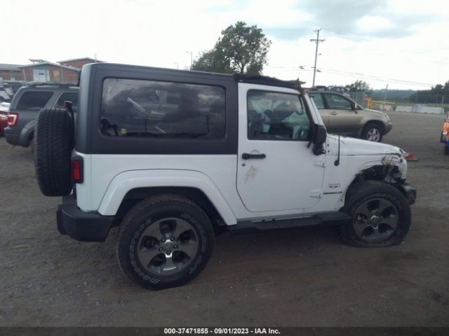 1C4AJWBG8HL755566 Jeep Wrangler Sahara