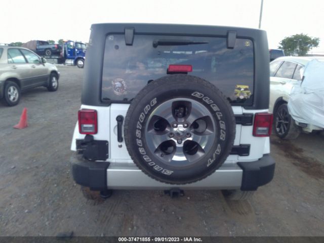 1C4AJWBG8HL755566 Jeep Wrangler Sahara
