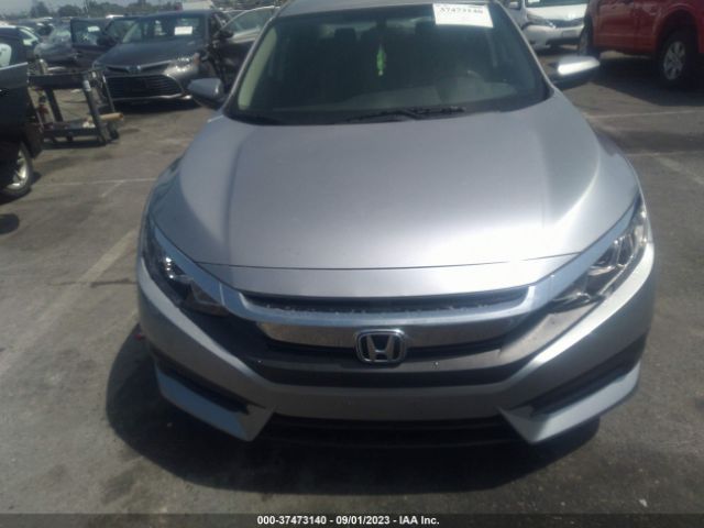 19XFC2F57JE209759 Honda Civic Sedan Lx