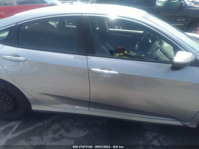 19XFC2F57JE209759 Honda Civic Sedan Lx