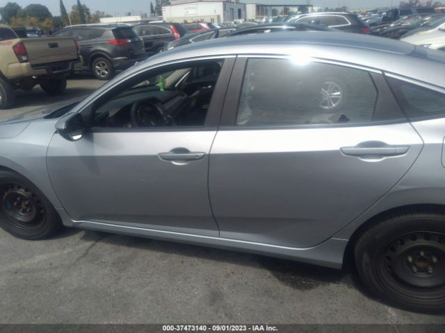 19XFC2F57JE209759 Honda Civic Sedan Lx