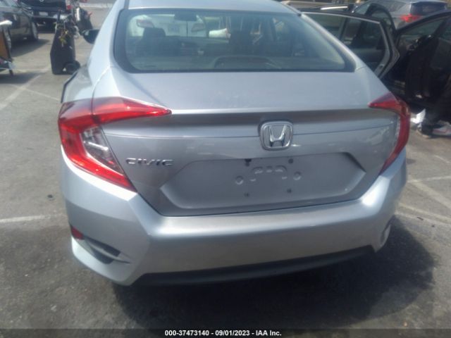 19XFC2F57JE209759 Honda Civic Sedan Lx
