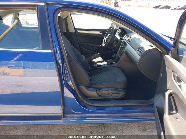 1VWAT7A33GC038986 Volkswagen Passat 1.8t S