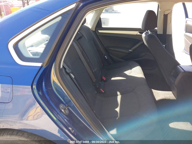1VWAT7A33GC038986 Volkswagen Passat 1.8t S
