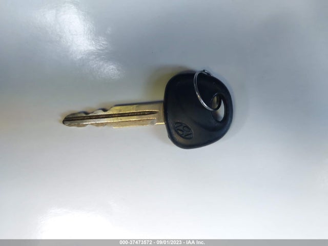 2002 HYUNDAI ELANTRA GLS VIN: KMHDN45D72U251708
