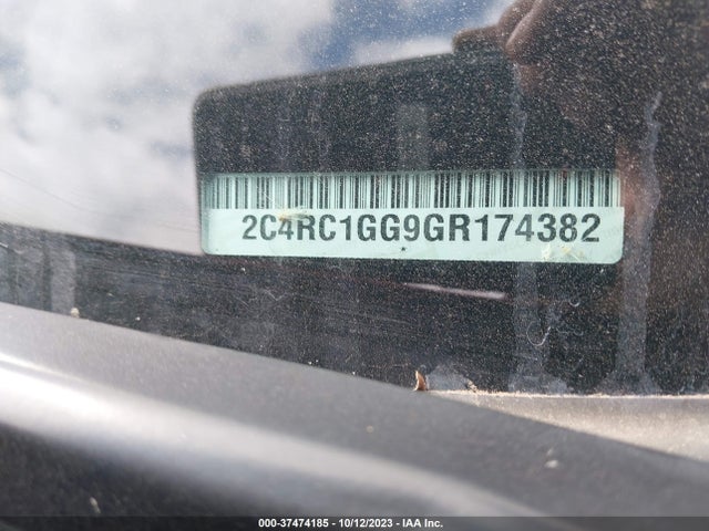 2C4RC1GG9GR174382 Chrysler Town & Country Limited Platinum