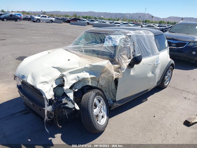 2011 MINI COOPER HARDTOP WMWSU3C5XBT095204 Photo 1