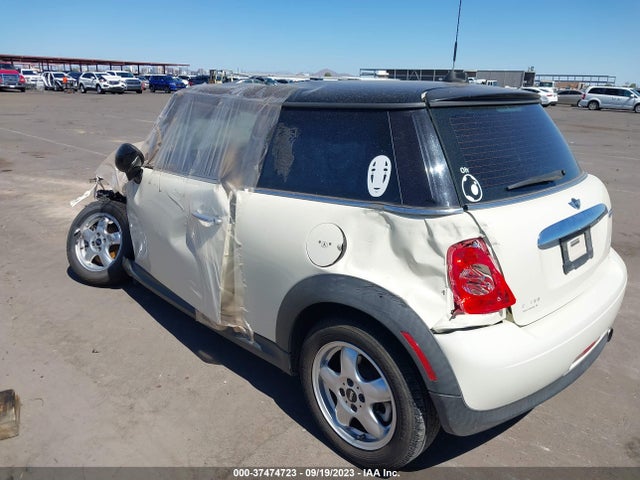 2011 MINI COOPER HARDTOP WMWSU3C5XBT095204 Photo 2