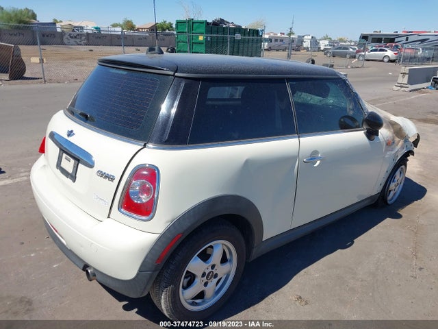 2011 MINI COOPER HARDTOP WMWSU3C5XBT095204 Photo 3