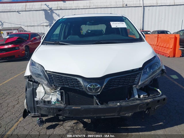 Toyota SIENNA SE 2018 5TDXZ3DC4JS913238 Image 13