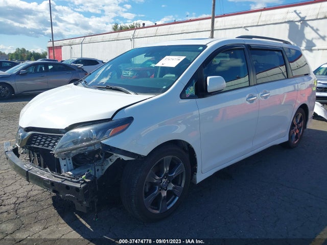 Toyota SIENNA SE 2018 5TDXZ3DC4JS913238 Image 2