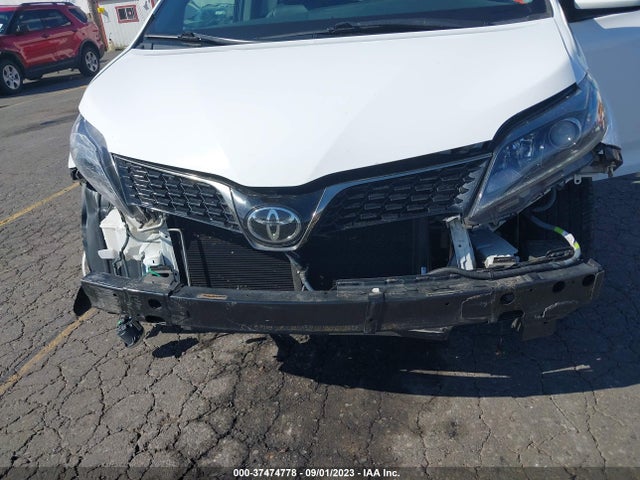 Toyota SIENNA SE 2018 5TDXZ3DC4JS913238 Image 6