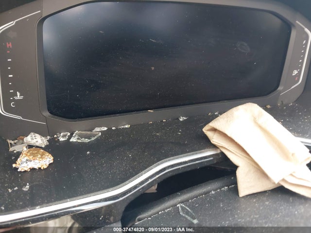 3VWEB7BU8KM153070 Volkswagen JETTA SEL