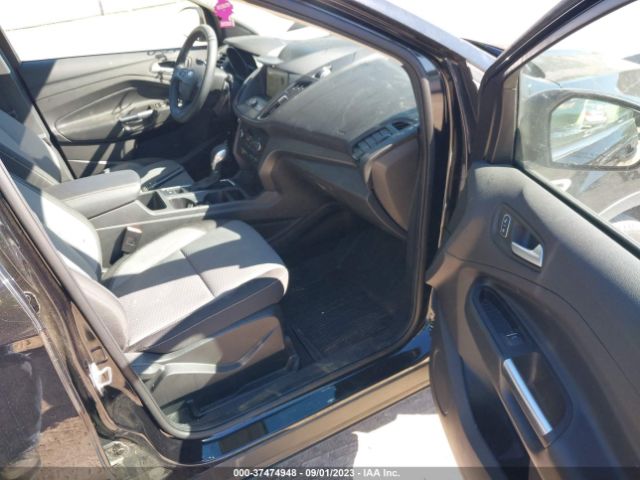 1FMCU9GD5KUB81067 Ford ESCAPE SE