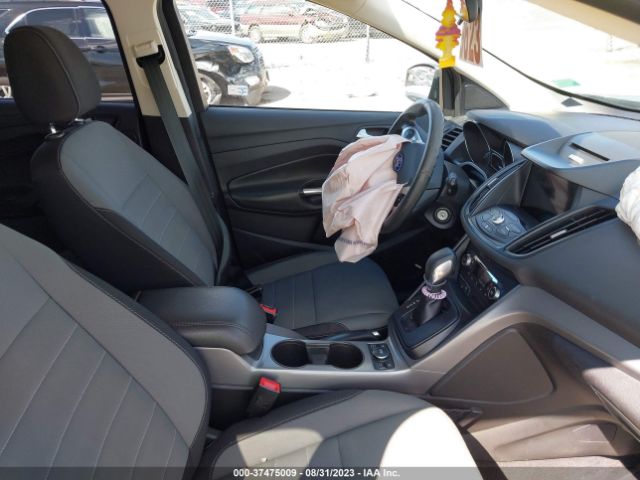 1FMCU9GX3GUC36875 Ford ESCAPE SE