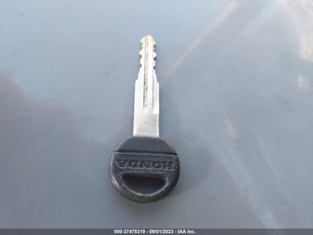 1998 HONDA CIVIC LX VIN: 2HGEJ6679WH575200