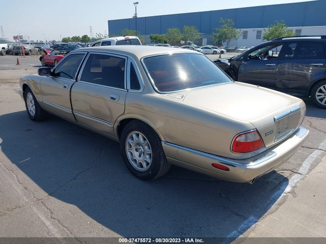1999 JAGUAR XJ8 SAJKD6045XC873580 Photo 2