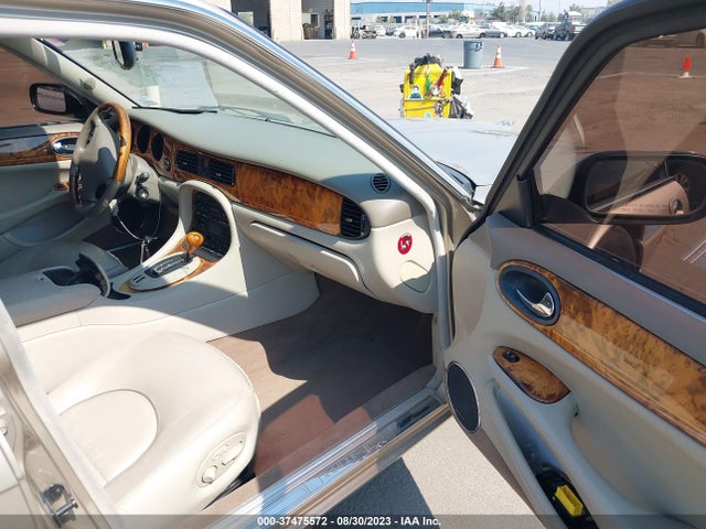 1999 JAGUAR XJ8 SAJKD6045XC873580 Photo 4