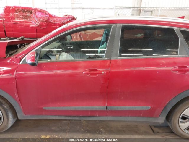 KNDCB3LC0N5540828 KIA NIRO LX