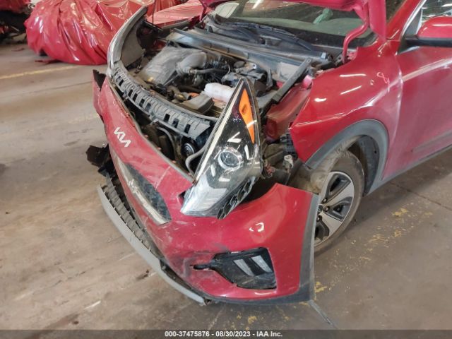 KNDCB3LC0N5540828 KIA NIRO LX