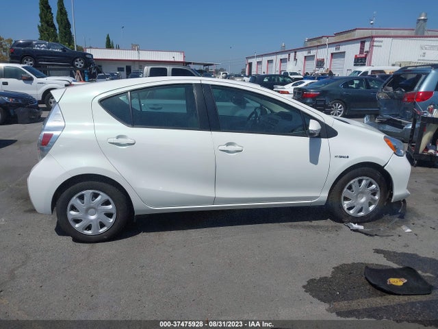 Toyota Prius C One/three/two/four 2014 JTDKDTB35E1060329 Image 5