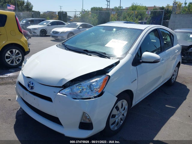Toyota Prius C One/three/two/four 2014 JTDKDTB35E1060329 Image 2