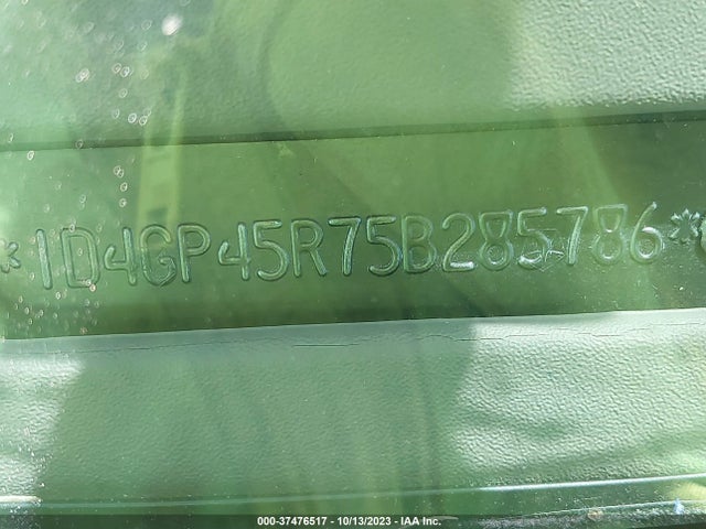 2005 DODGE CARAVAN SXT VIN: 1D4GP45R75B285786