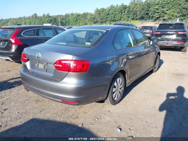 3VW1K7AJ8EM329822 Volkswagen Jetta Sedan S