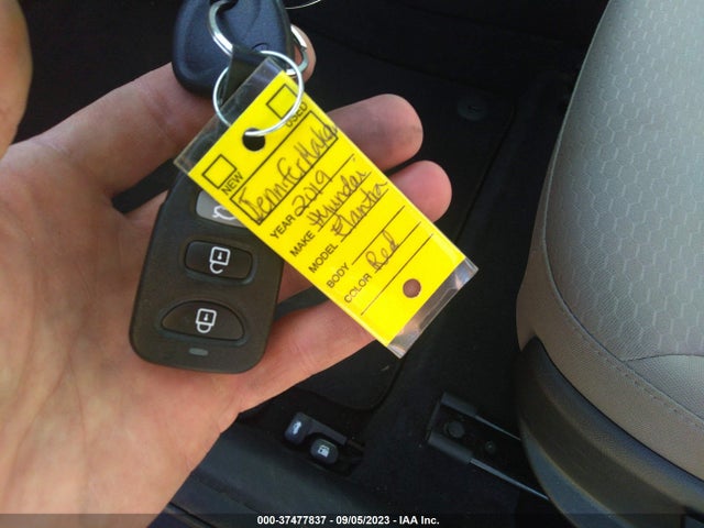 2019 HYUNDAI ELANTRA SE VIN: KMHD74LF1KU777847