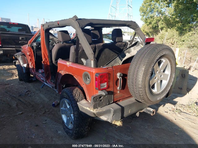 1C4BJWDG4EL191816 Jeep Wrangler Unlimited Sport