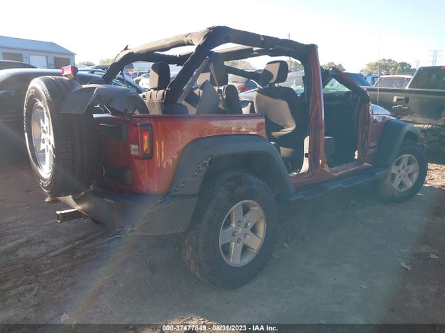 1C4BJWDG4EL191816 Jeep Wrangler Unlimited Sport