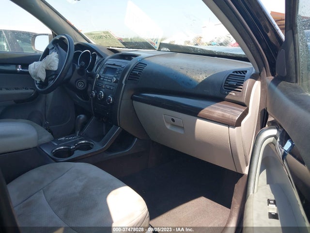 2011 KIA SORENTO LX VIN: 5XYKTDA20BG182125