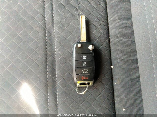 5XYPGDA3XJG349818 KIA SORENTO LX