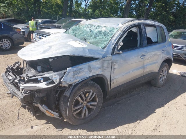 2017 VOLKSWAGEN TIGUAN VIN: WVGAV7AX2HK016660