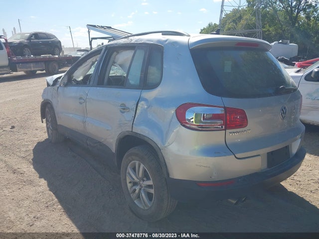 2017 VOLKSWAGEN TIGUAN VIN: WVGAV7AX2HK016660