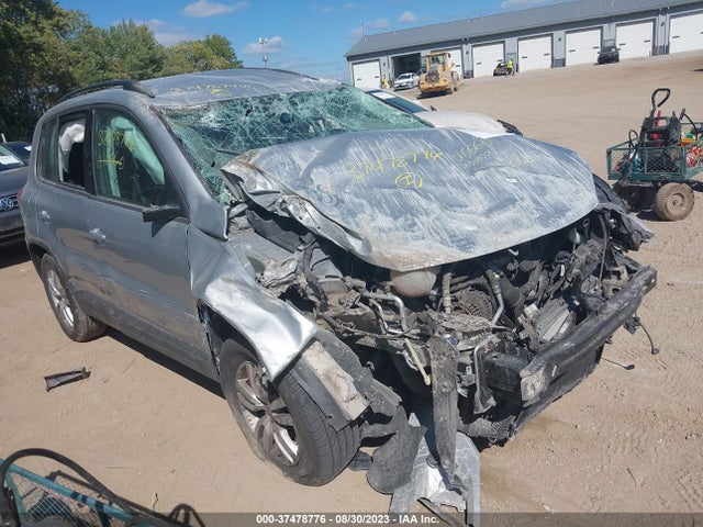 2017 VOLKSWAGEN TIGUAN VIN: WVGAV7AX2HK016660